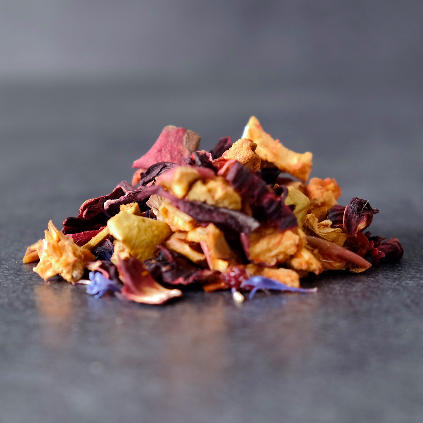 Infusion aux morceaux de fruits pomme et cerise